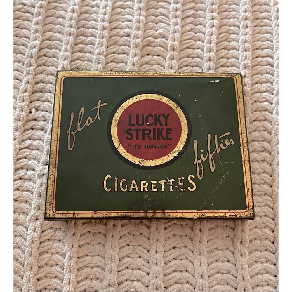 💚🌟♥️Authentic and Vintage “Lucky Strike” Cigarette Cigar Holder Tin Box💚🌟♥️